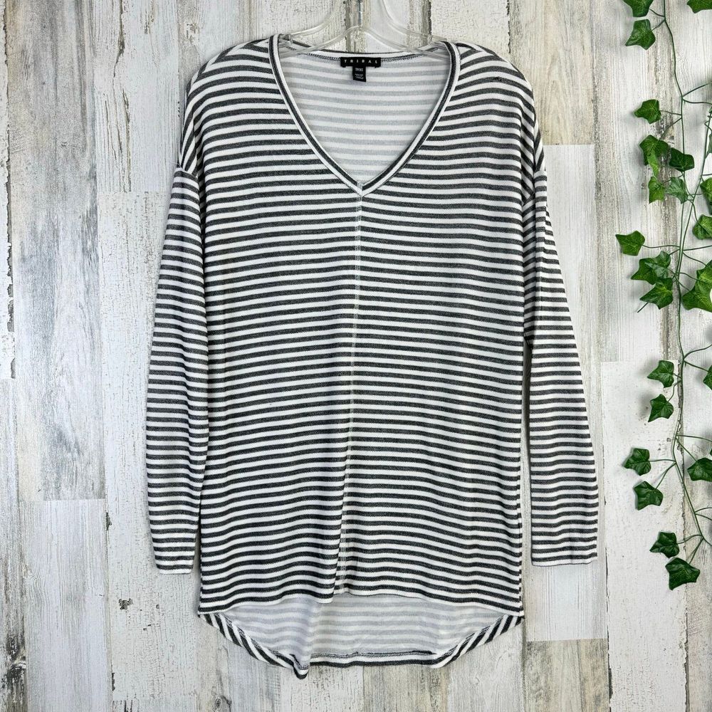 TRIBAL WHITE & GRAY STRIPED LONG SLEEVE LOSE FIT TOP SIZE XS